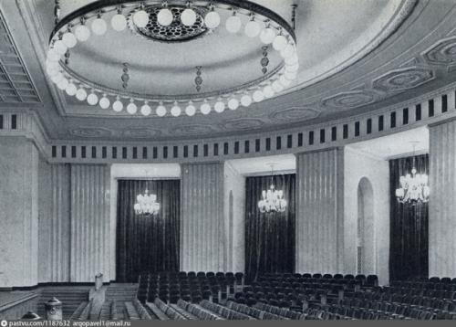 Доброе утро!   В Москве много легендарных зданий и сооружений. 05