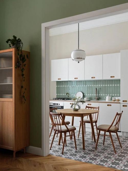 Расслабленный интерьер квартиры с винтажными люстрами и мебелью из фанеры - проект Анастасии заркуа. 01