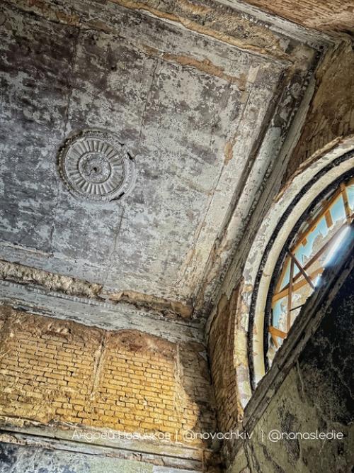 Заброшенный дом московского скакового общества с уникальными интерьерами. 03