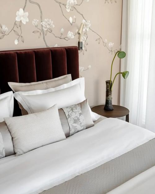 Облик интерьера определяет множество факторов - от пожеланий заказчиков до любимых приемов дизайнера. 04