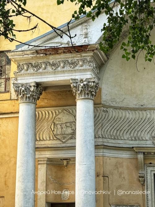 Заброшенный дом московского скакового общества с уникальными интерьерами. 07