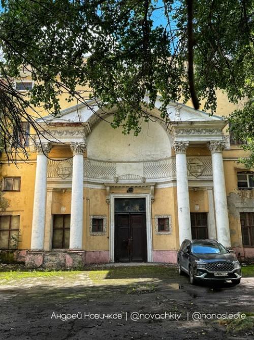 Заброшенный дом московского скакового общества с уникальными интерьерами. 04