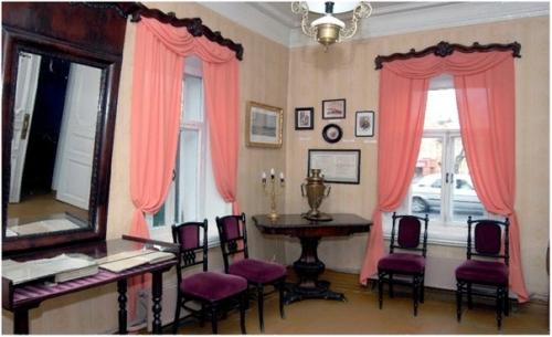 В нашем городе есть музей М. Е. Салтыкова - Щедрина, имя которого носит библиотека. 02