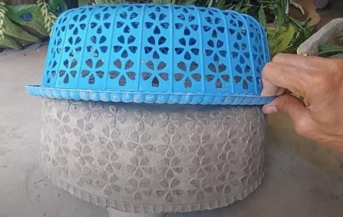 Красивый декор с помощью старого тазика. 06