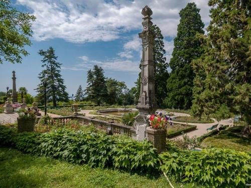 Массанровский дворец.  Он располагается недалеко от жемчужины Крыма Ялты. 03