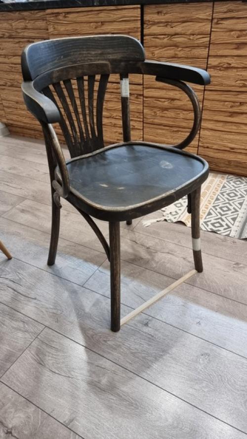 Стул пережил переезд в чемодане, вписался в интерьер, как родной. 01