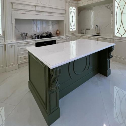 Утончённое изящество выражает себя через чистоту цветов, классические формы и использование эксклюзивных материалов. 05