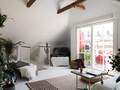 Фрагменты интерьера небольшой двухуровневой квартиры, расположенной в старом доме в Стокгольме. 03