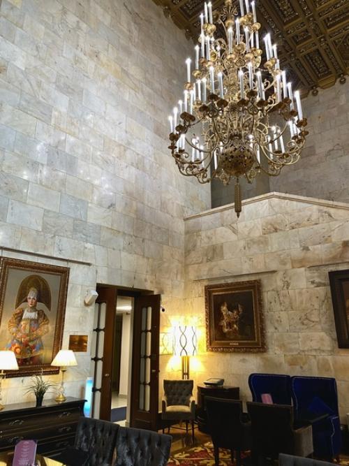 В апреле в свой день рождения побывала в гостинице Ленинградская - одной из семи сталинских высоток. 02