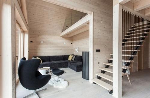 Студия Pikaplus спроектировала этот небольшой дом с двумя спальнями, окруженный лесом в Словении. 02