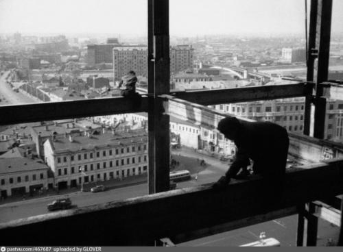 Доброе утро!   В Москве много легендарных зданий и сооружений. 03