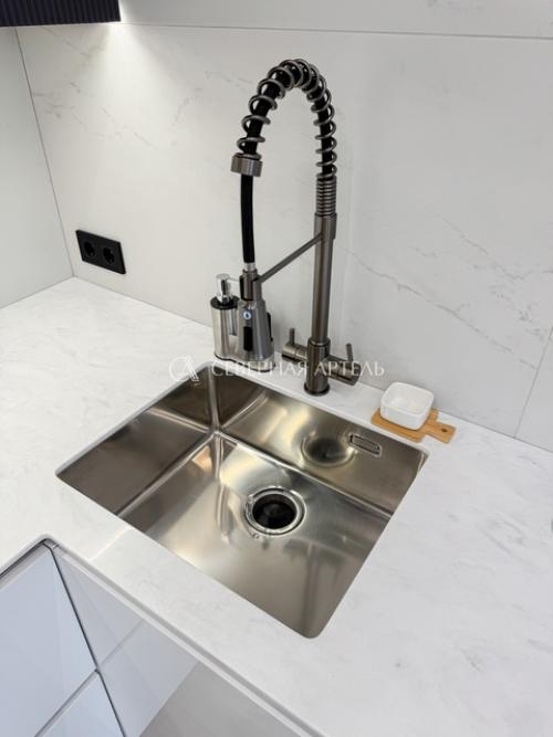 Какой кухонный гарнитур у человека, который ежедневно спасает жизни? 04