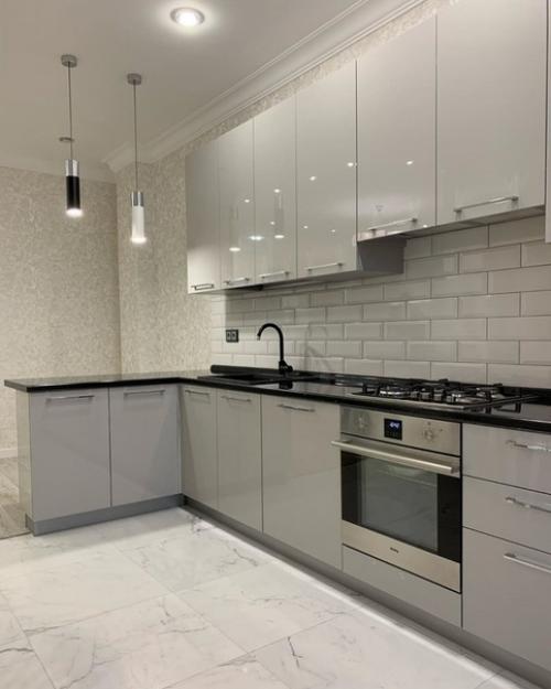 У молодой семьи получилась прекрасная функциональная кухня. 03