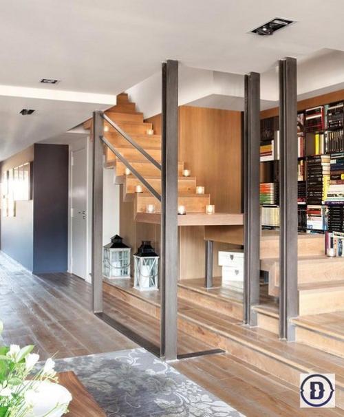 Апартаменты в Барселоне. Сердце этого интерьера - большой книжный шкаф с коллекцией книг о путешествиях и о странах мира. 03