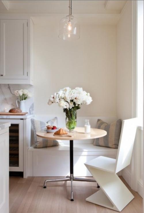 Диванчик на КУХНЕ.  Многофункциональные пространства уже давно наши сердца завоевали. 02