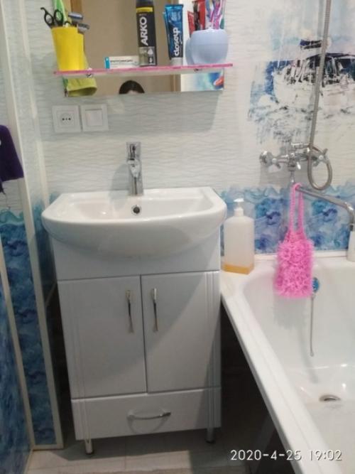 Муж сам ремонт в ванной сделал. 08