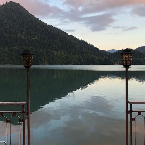 Дачи сталина.  Мы побывали на двух: на холодной речке и на о. рицца. 07