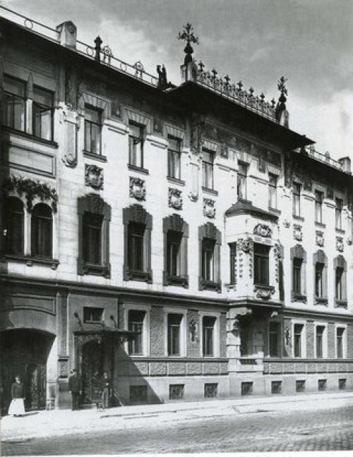 Особняк набоковых.  На большой морской, 47, находится особняк, напоминающий изящную шкатулку в стиле модерн. 03