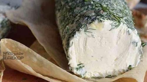 Смешав кефир со сметаной, через два дня.
