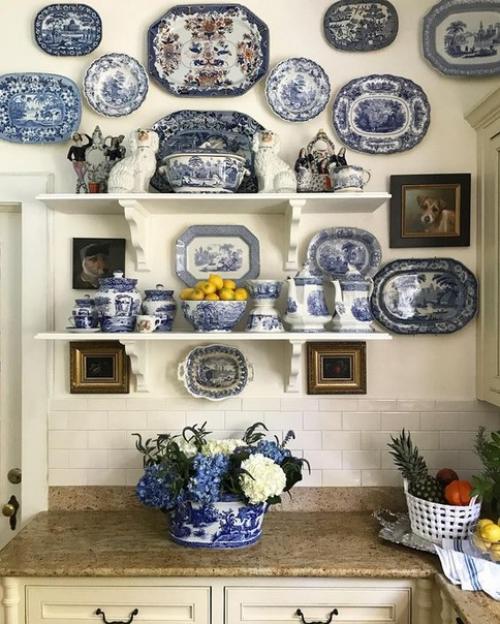 Посуда прочно ассоциируется у нас с интерьером кухни или кухни - столовой, где популярны гастрономические и кантри - мотивы. 02