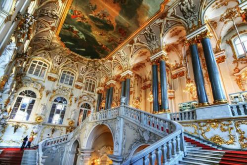 27 июня 1754 года императрица Елизавета Петровна утвердила проект зимнего дворца. 02