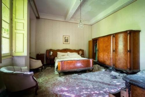 На жемчужину посреди дебрей наткнулся фотограф, который путешествовал в северной части Италии. 01