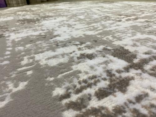 Недорогой, но стильный ковёр Richi для любителей современной абстракции. 02