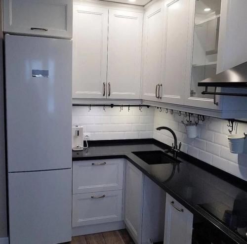 Небольшая кухня. Современная. 01