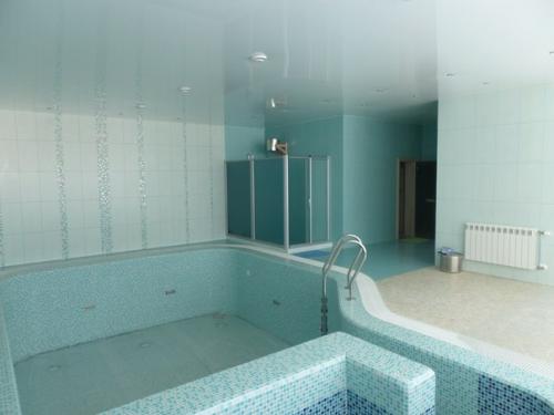 Омск.  Мы предлагаем купить эксклюзивный коттедж в усть - заостровке. 02