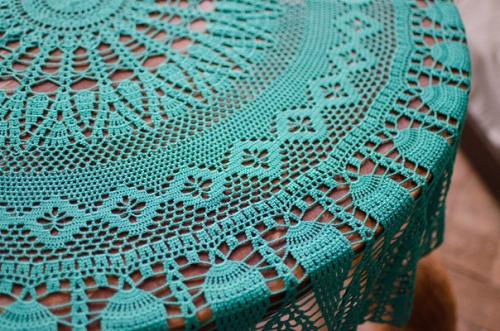 Мы все так к белым или молочным скатертям привыкли. 05