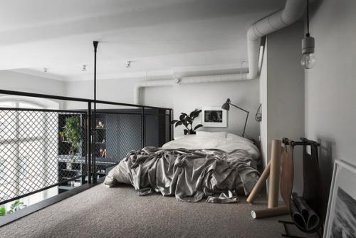 Двухкомнатная квартира площадью 41 квадратный метр расположена в здании бывшей фармацевтической школы в Стокгольме, Швеция. 07