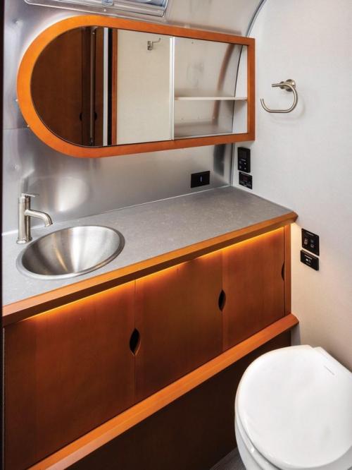 Интерьер без нейтрального - когда цвет всё решает. 05