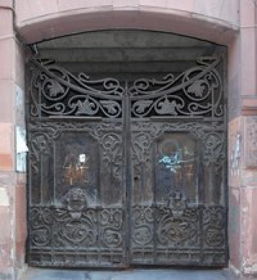 Особняк набоковых.  На большой морской, 47, находится особняк, напоминающий изящную шкатулку в стиле модерн. 01