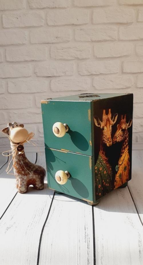 Мини комодик Модные Жирафы отличным дополнением вашему интерьерустанет. 04