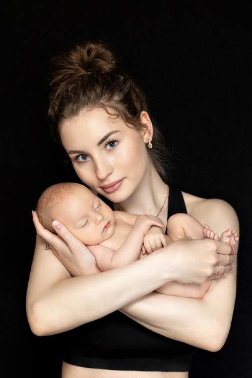 Можно ли снимать портреты малышей с родителями в домашних условиях? 01