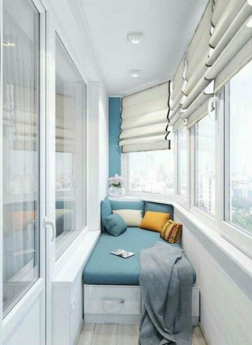 При отсутствии необходимой площади под спальню ее можно устроить на лоджии. 02