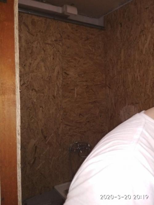 Муж сам ремонт в ванной сделал. 04