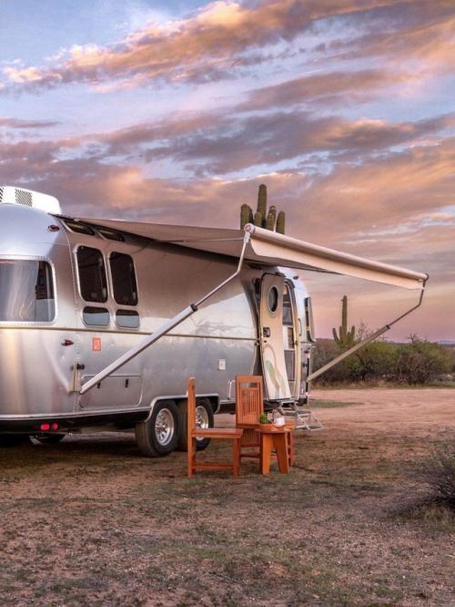 Интерьер без нейтрального - когда цвет всё решает. 01