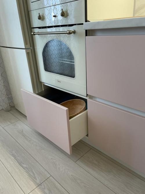 Кухня в нежно розовом тоне. 05