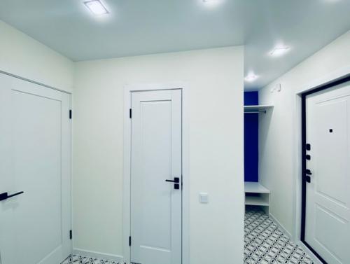 Квартира со стильным дизайнерским ремонтом недалеко от центра города продается! 04