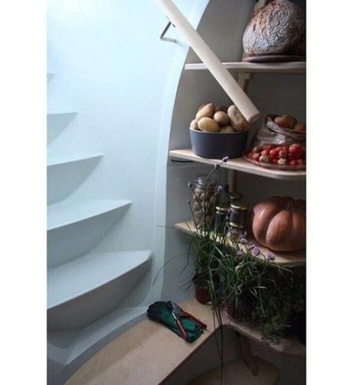 Как здорово придумали - раз, два и готово в частном доме это, наверное, лучшее решение, вместо обычного подвала. 05