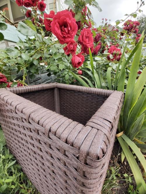 Ящик для хранения вещей из искусственного ротанга - это стильное и практичное решение для организации пространства. 01