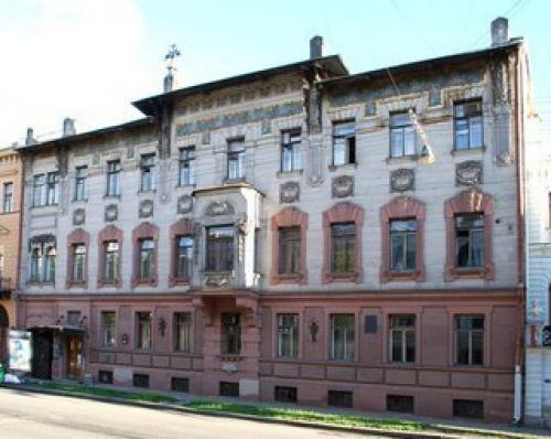 Особняк набоковых.  На большой морской, 47, находится особняк, напоминающий изящную шкатулку в стиле модерн. 04