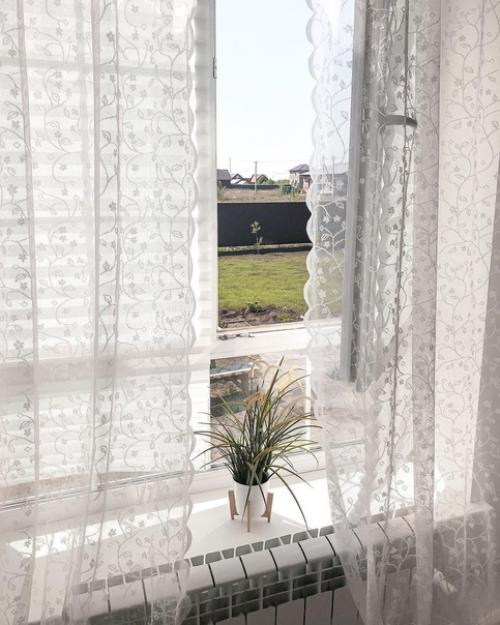 Несмотря на обилие современных дизайнерских идей и тенденций, некоторые способы оформления помещений не выходят из моды уже долгие годы. 02