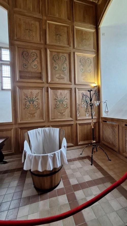 Гродно.   Узкие аля - европейские улочки с цветными домами, украшенные цветами. 02