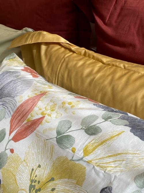 Этот очаровательный набор постельного белья идеально впишется как во взрослую, так и в детскую спальную комнату. 02