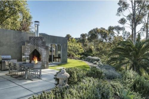 Как сообщают западные источники, Натали портман решилась на очередную крупную покупку. 02