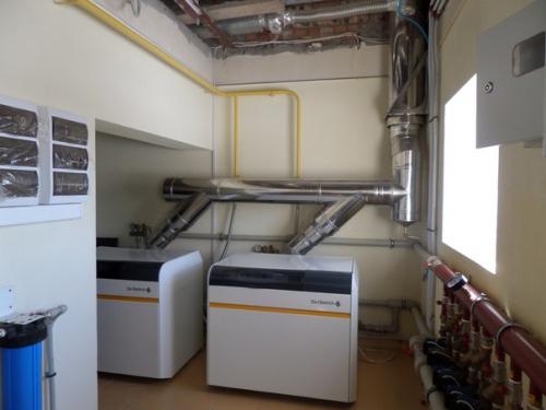 Омск.  Мы предлагаем купить эксклюзивный коттедж в усть - заостровке.  