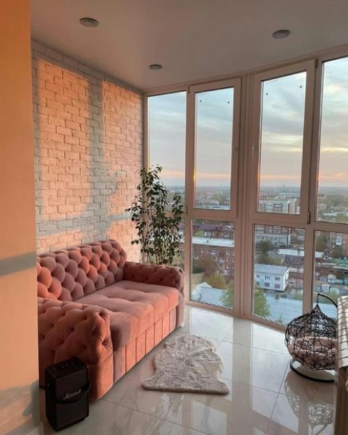 А какой кот в прихожей замечательный. 03