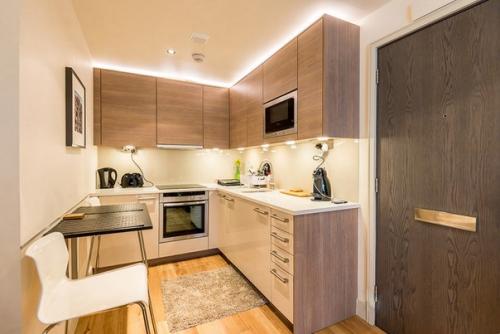 Компактный интерьер квартиры - студии 26 кв. 04